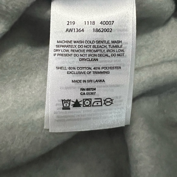 Columbia graphic Sweater! - Picture 9 of 10